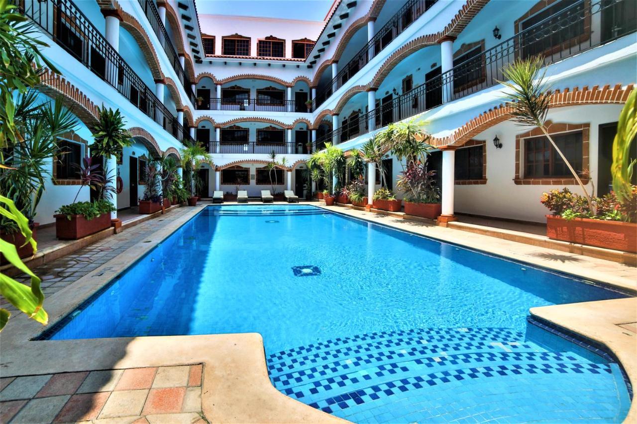 Staying In Centro: 6 Airport Shuttle Hotels Compared