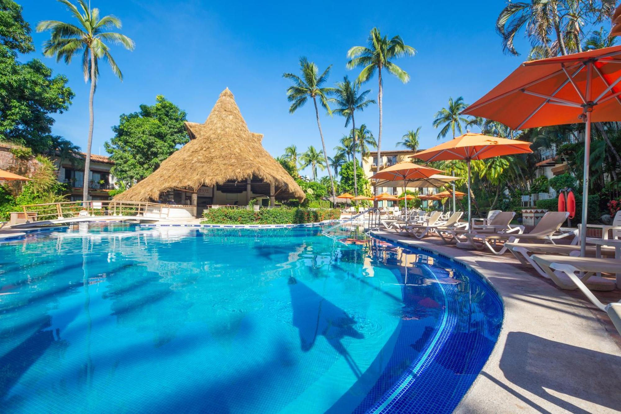 10 Golf Hotels in Hotel Zone That Deliver on Every Front