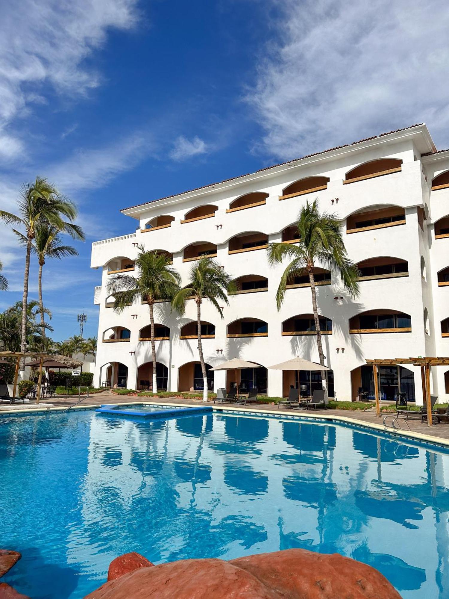 7 Beach Hotels in Zona Dorada Mazatlan That Deliver