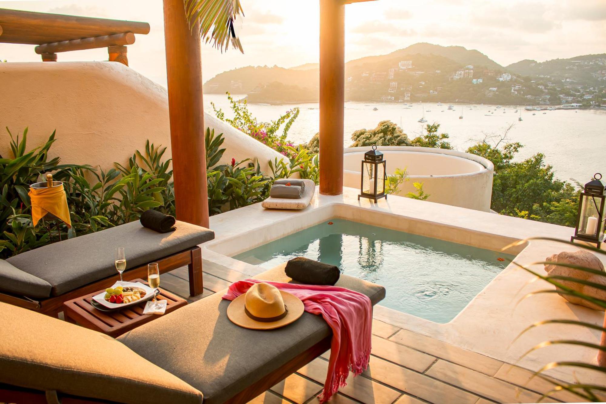 Staying in Zihuatanejo: 4 Hotels Compared for Every Budget