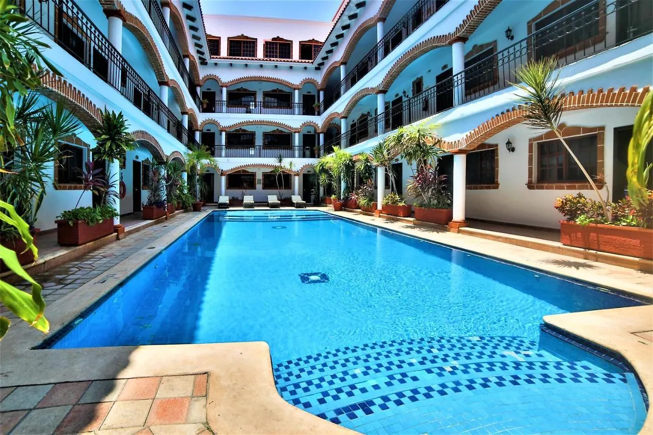 Staying In Centro: 6 Airport Shuttle Hotels Compared