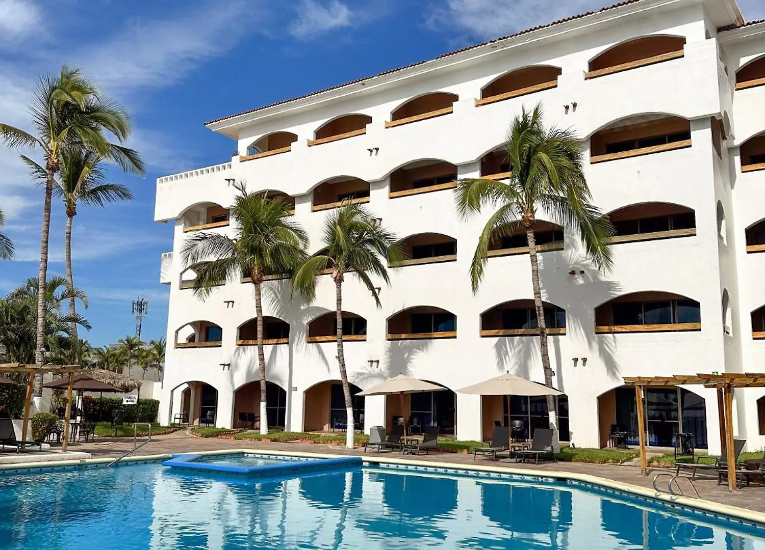 7 Beach Hotels in Zona Dorada Mazatlan That Deliver