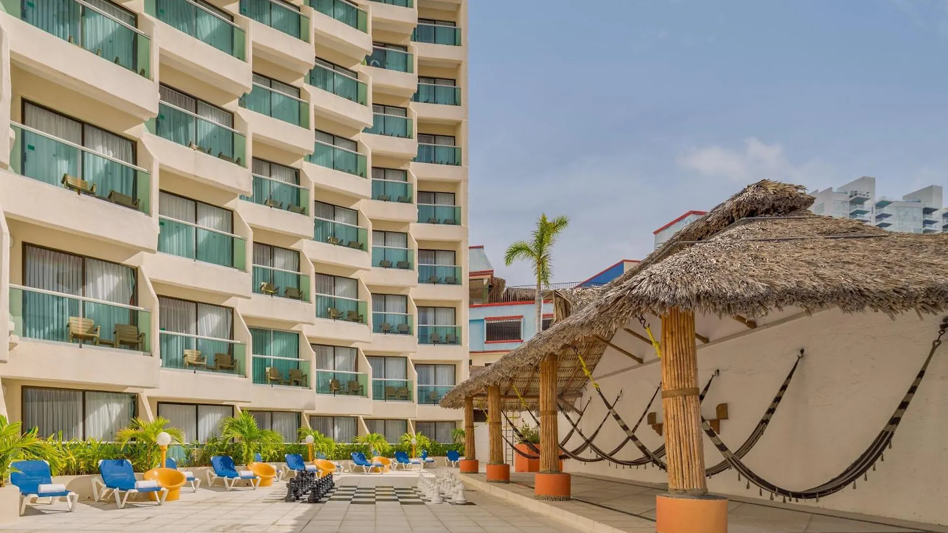 4 Top-Rated Beach Hotels In Costera Acapulco