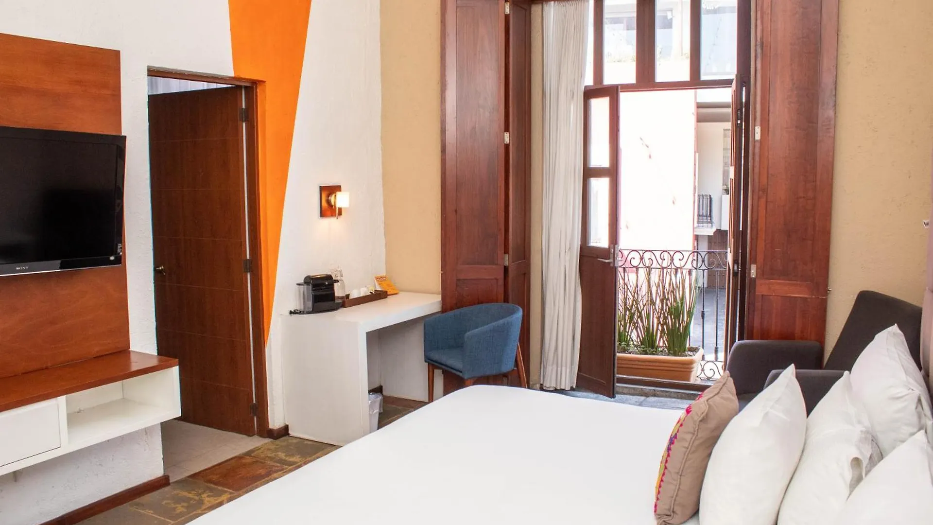 2 Smart Family Hotels Near Estadio Cuauhtémoc Worth Booking