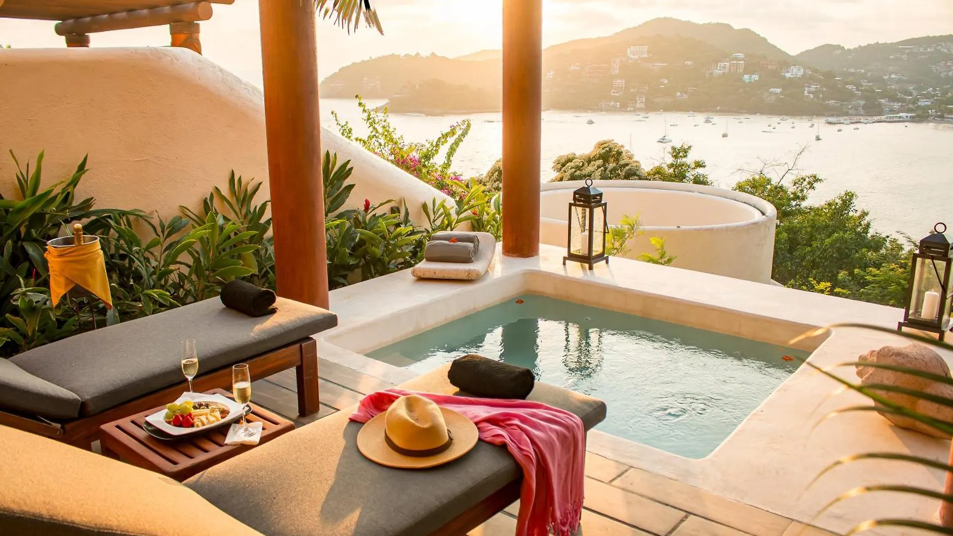 Staying in Zihuatanejo: 4 Hotels Compared for Every Budget
