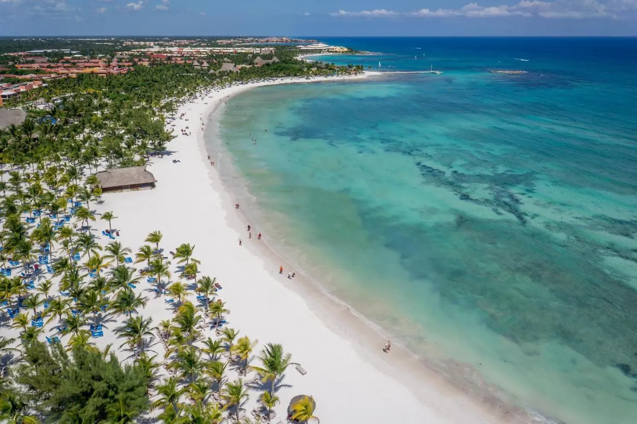 2 Smart Golf Hotels Near Aventura Spa Palace Worth Booking