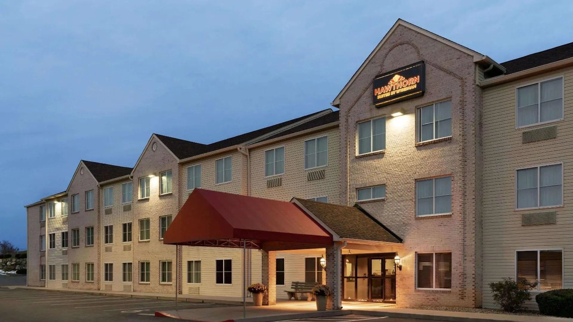 3 Business Hotels Close to The Amish Village in Strasburg