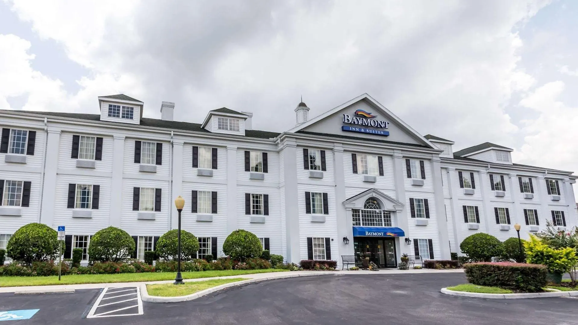 3 Top-Rated 3-Star Hotels Near Joker Marchant Stadium