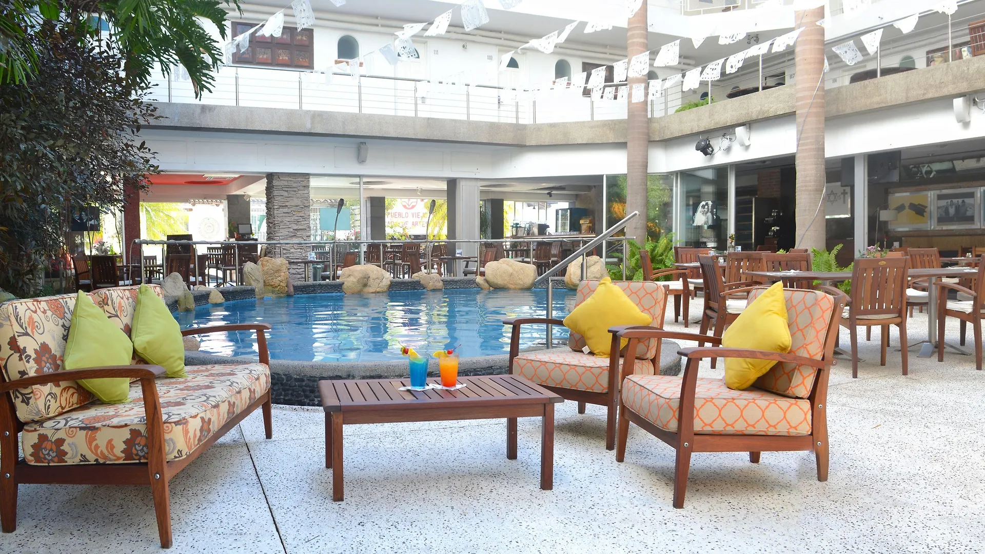 4 Smart Central Hotels in Downtown Puerto Vallarta Worth Booking