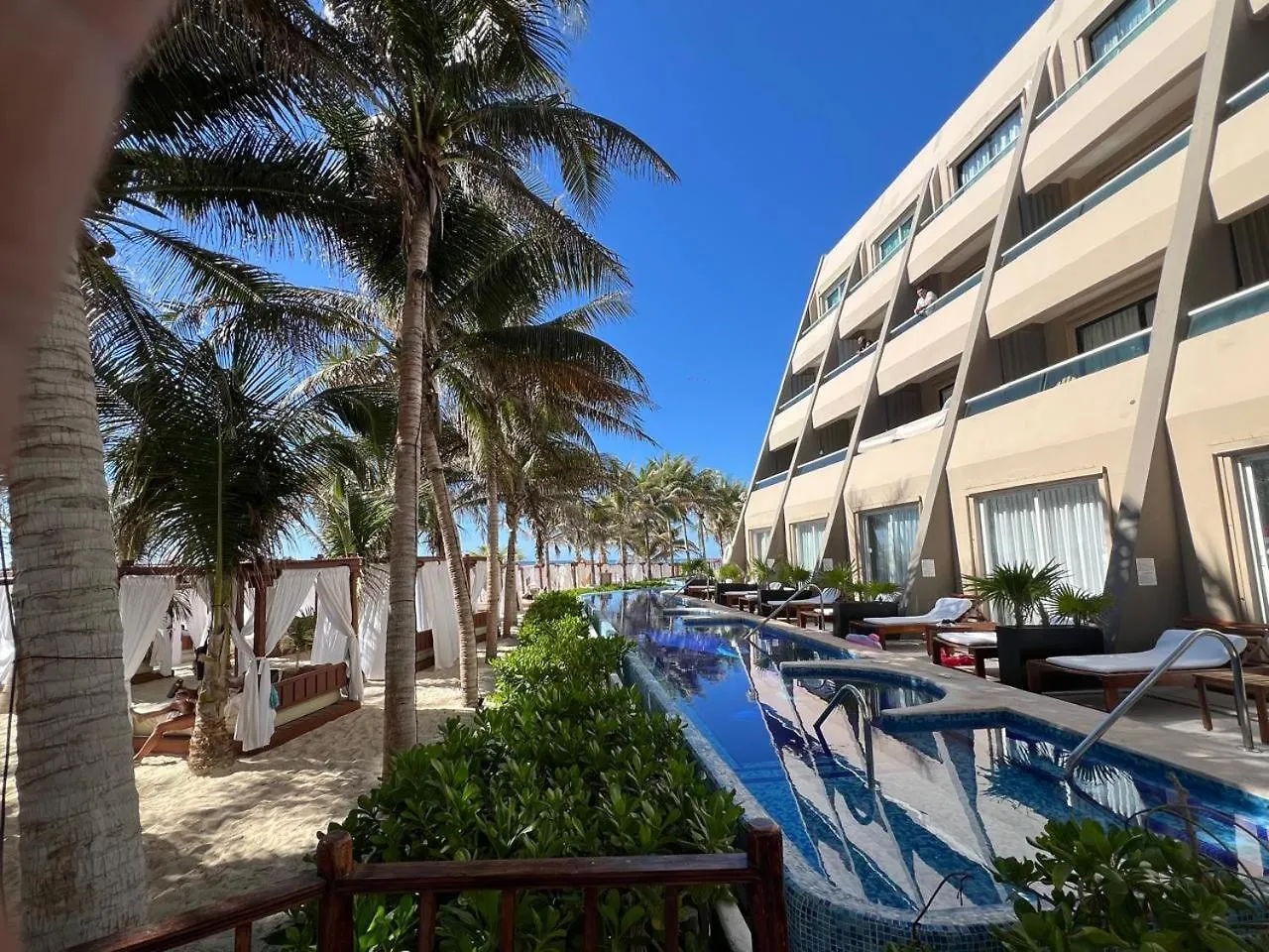 15 Beach Hotels Near La Isla Shopping Mall That Deliver