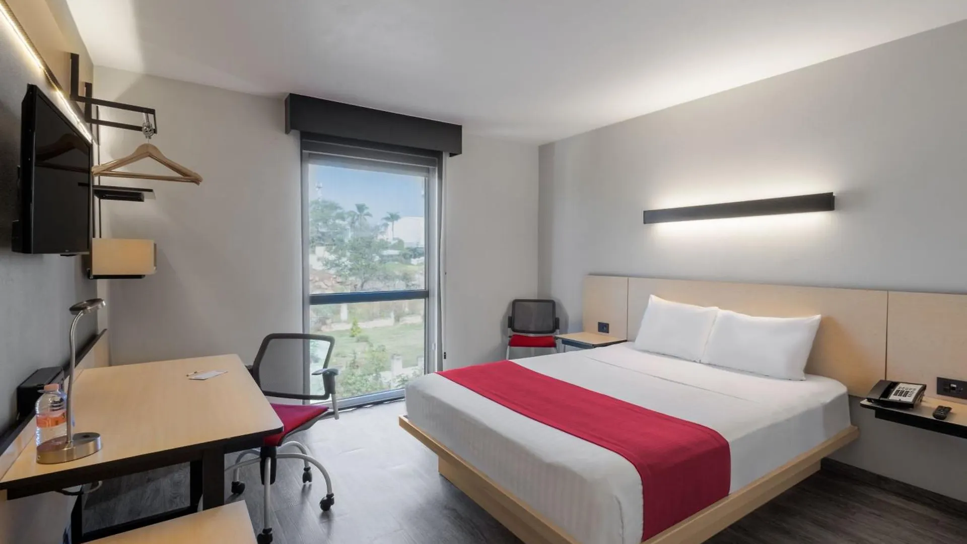13 Business Hotels Near Tlaquepaque Ceramic Museum That Deliver