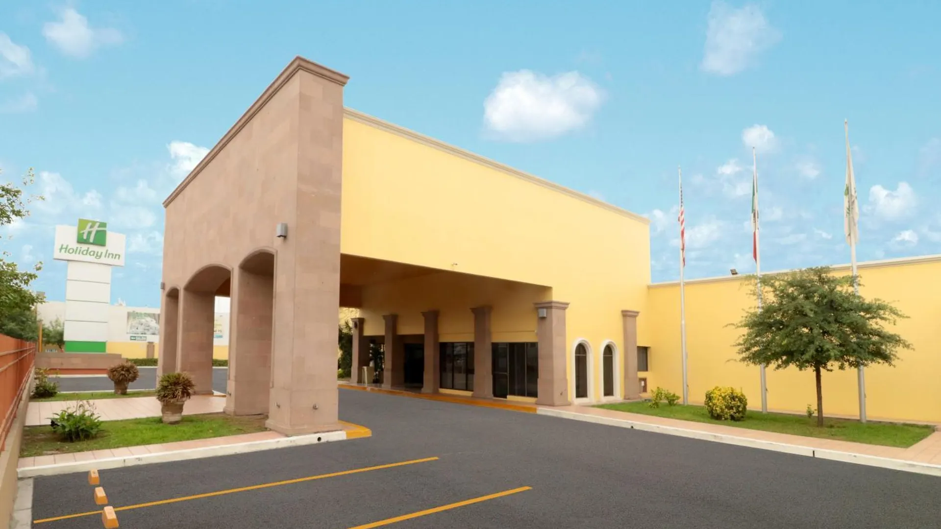 2 Hotels Near Fundidora Park for Easy Monterrey Access