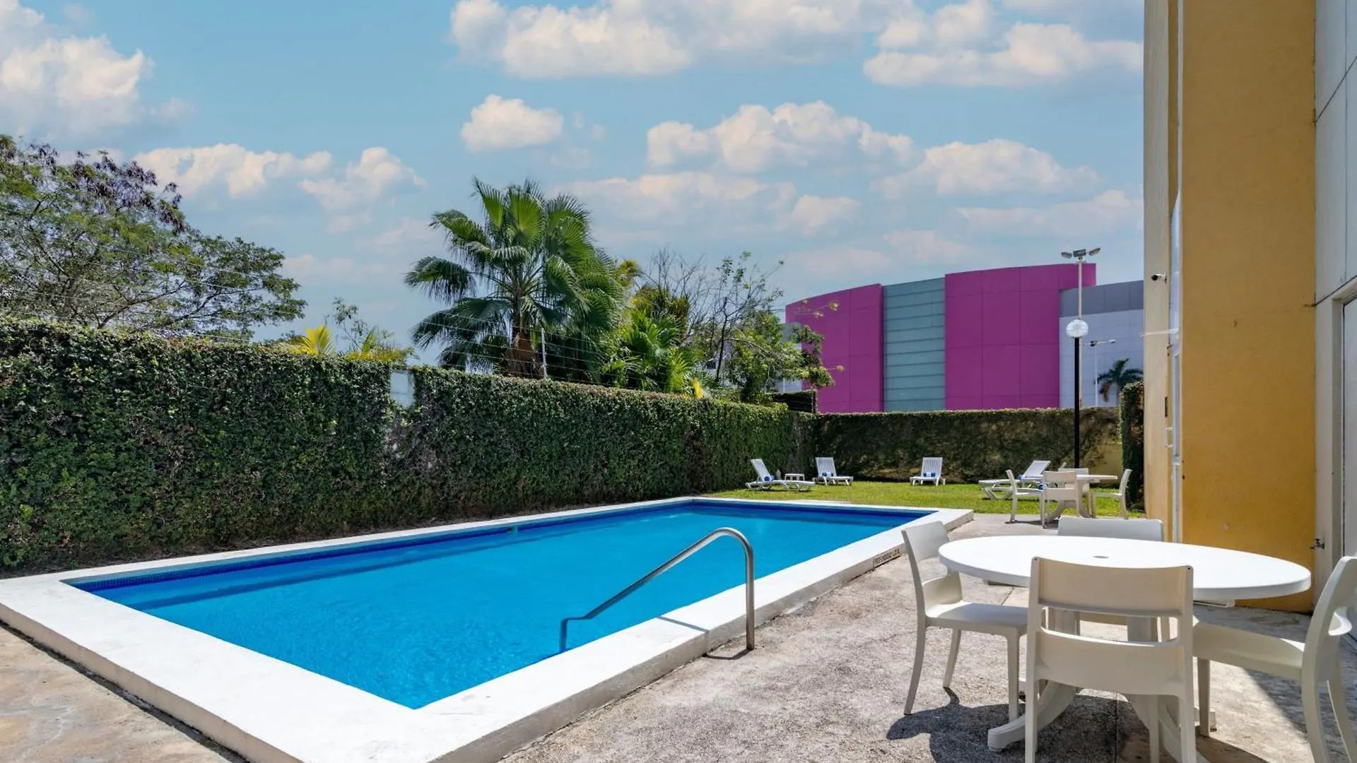 Staying Near the Airport: 9 Hotels in Yucatan Peninsula Compared