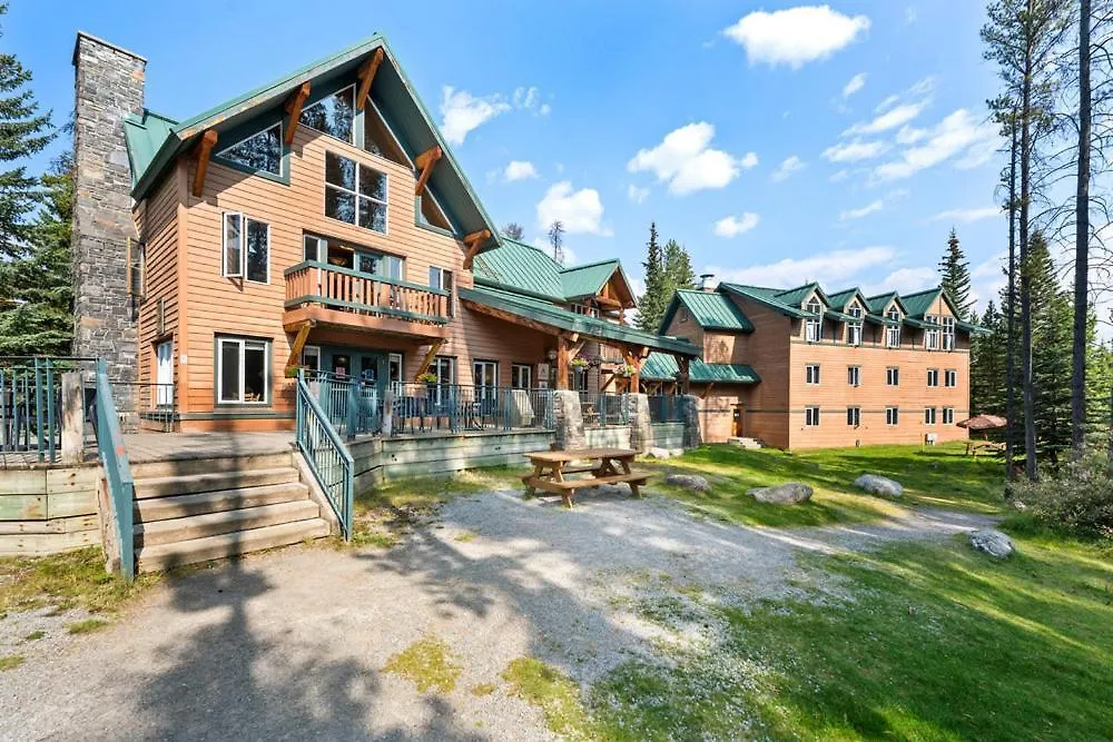 8 Best Budget & Cheap Hotels in Banff National Park