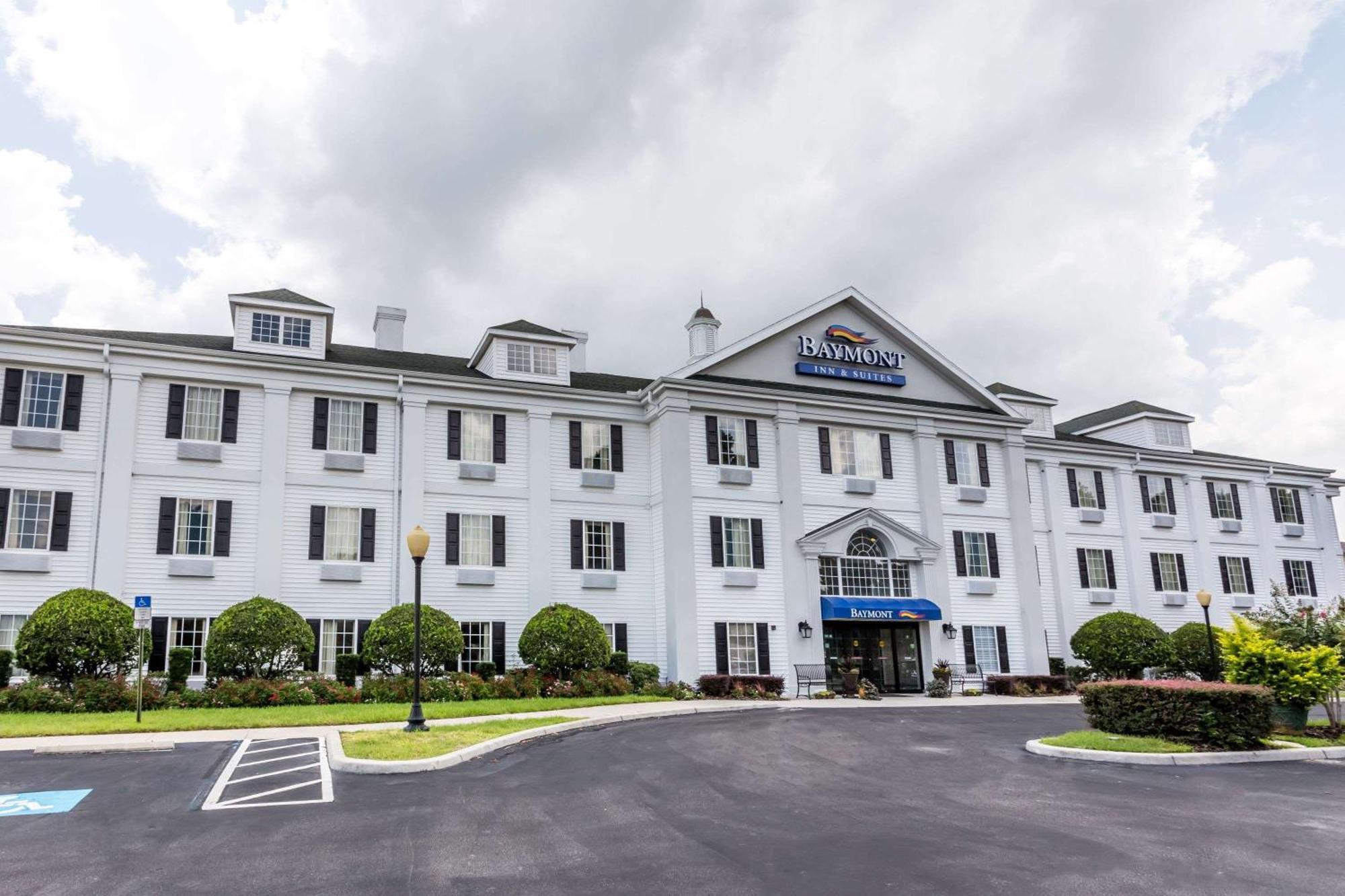 3 Top-Rated 3-Star Hotels Near Joker Marchant Stadium