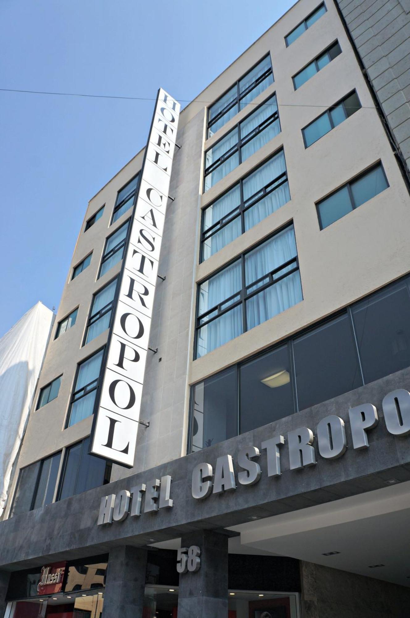 Staying Near Palacio de Correos: 9 Airport Hotels Compared