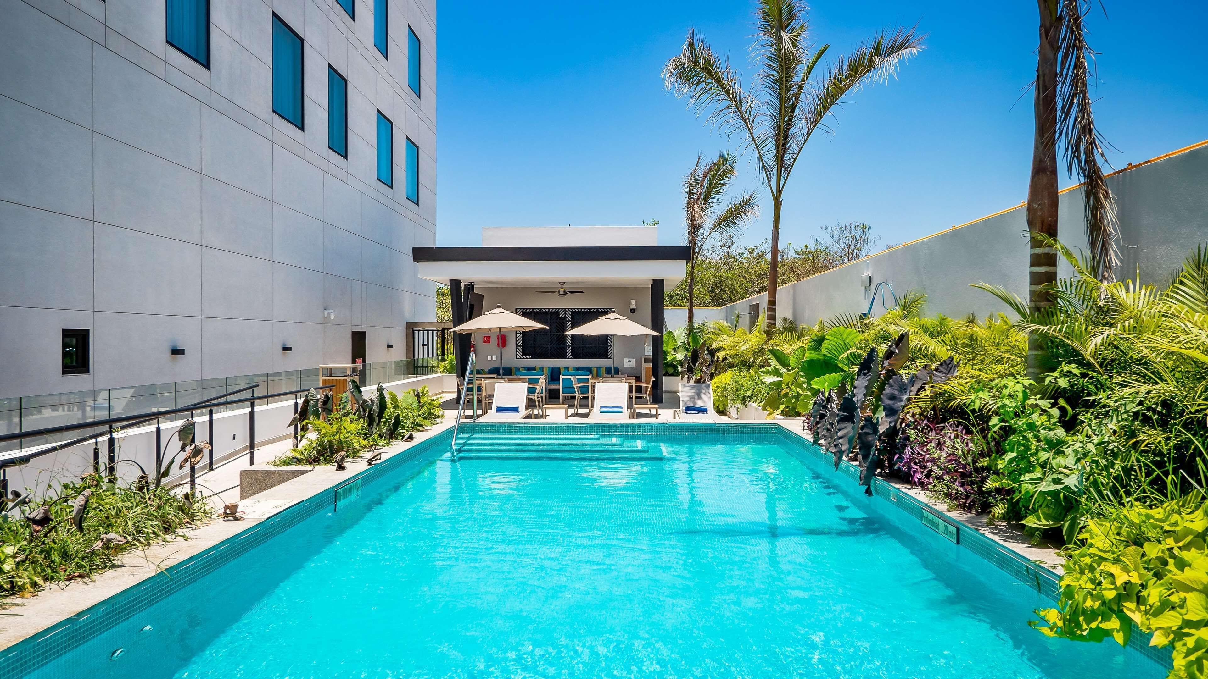 11 Airport Hotels Near Aquaventuras Park for Stress-Free Access