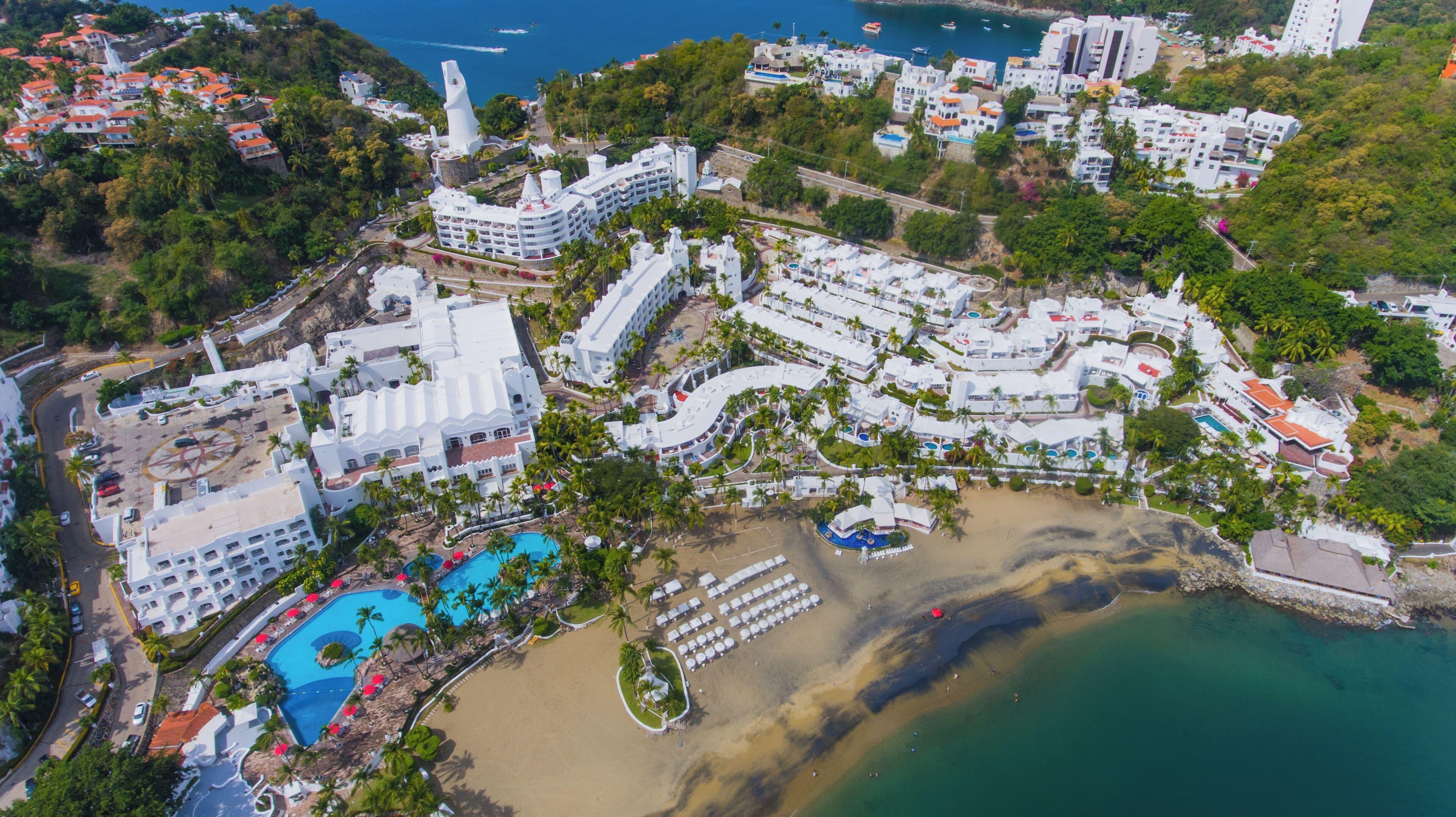 Where to Stay on the Pacific Coast: 8 Best Luxury Hotels