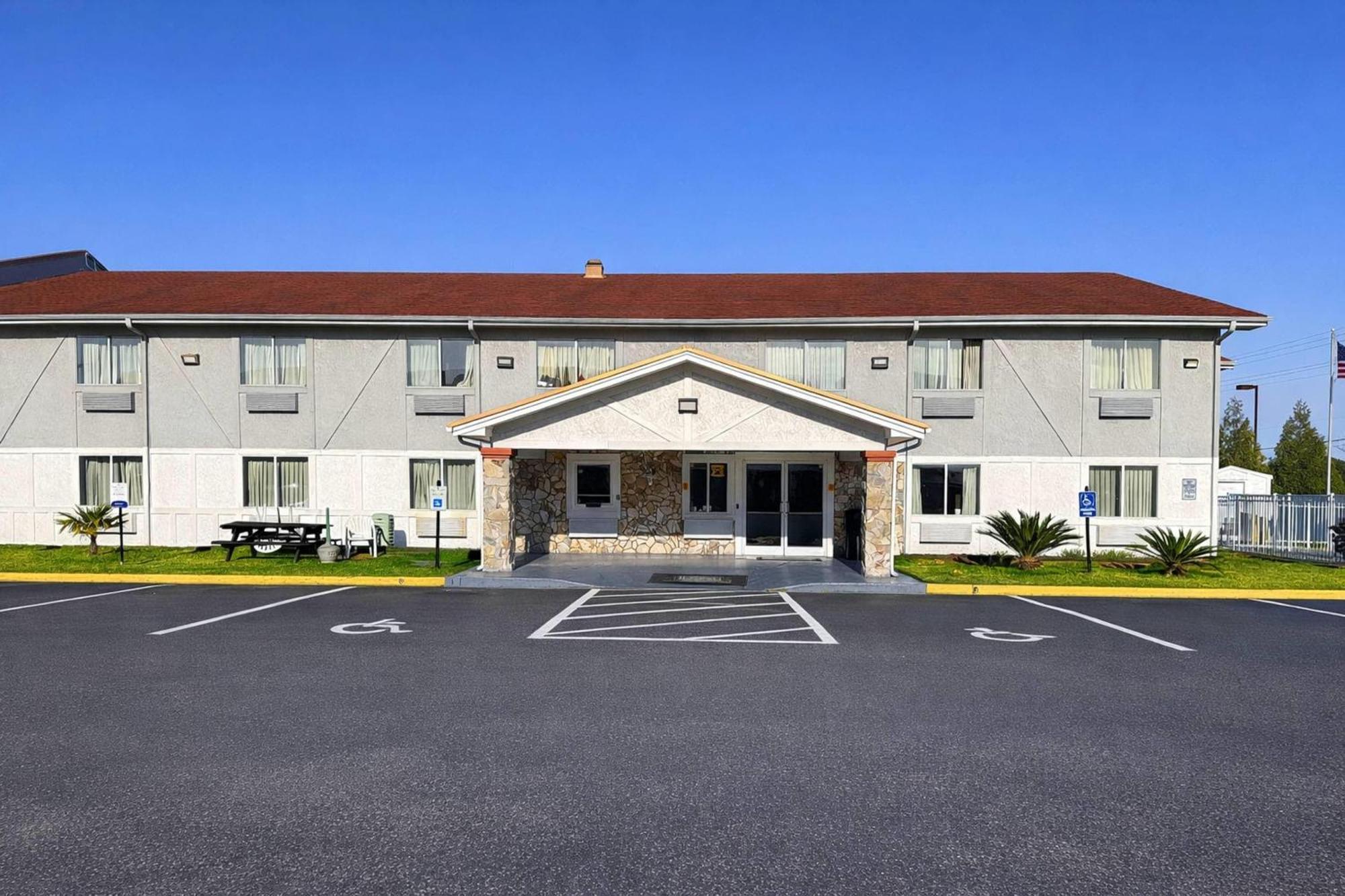 4 Affordable Hotels Close to Aladdin's Castle Jacksonville