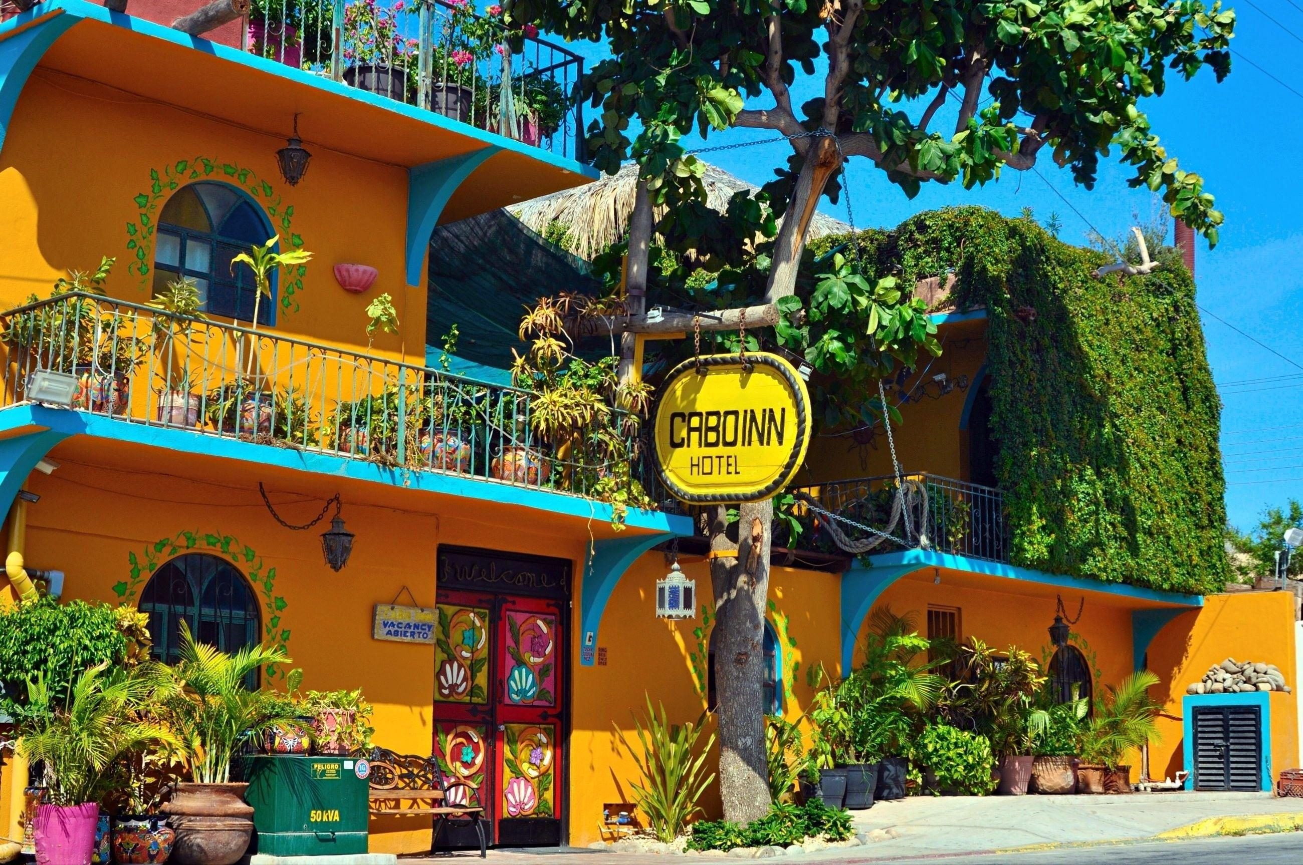 7 Smart Central Hotels Near El Arco Worth Booking