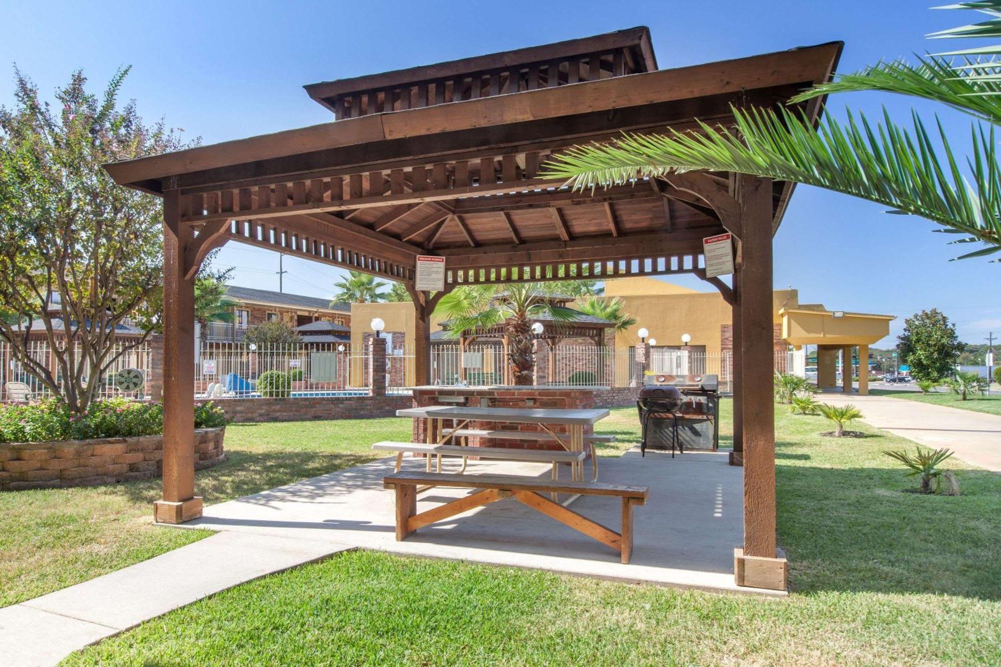 2 Budget Hotels Near T K Gorman Football Field Tyler