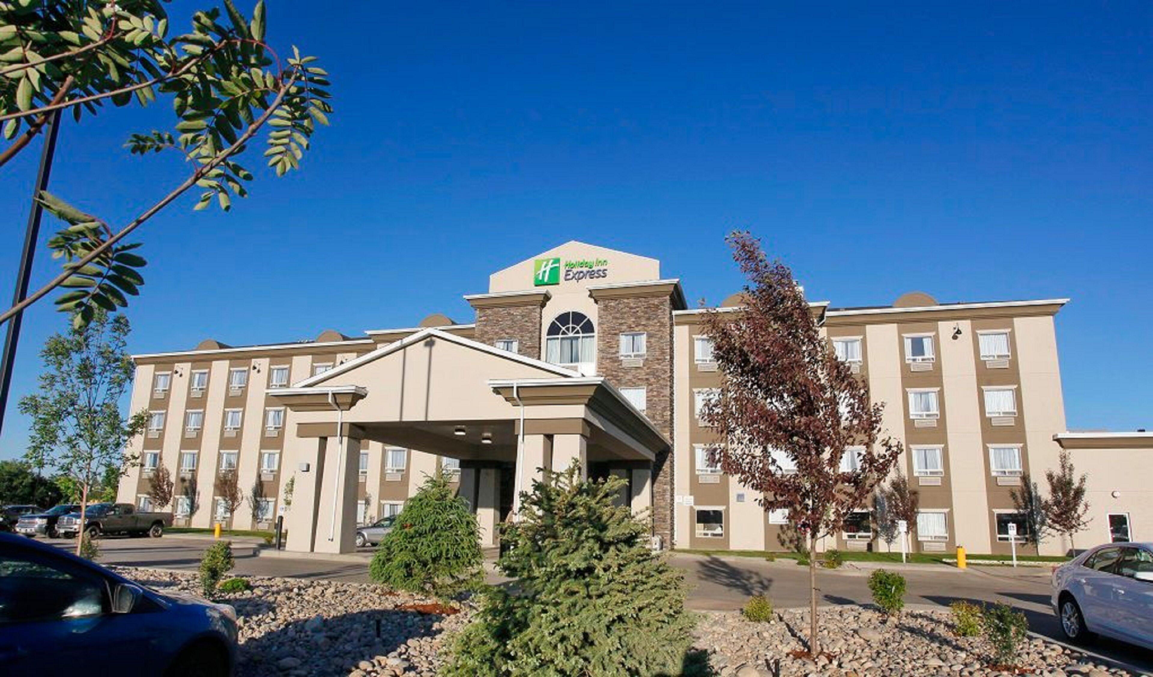 4 Smart Luxury Hotels Near Fort St John N Peace Museum