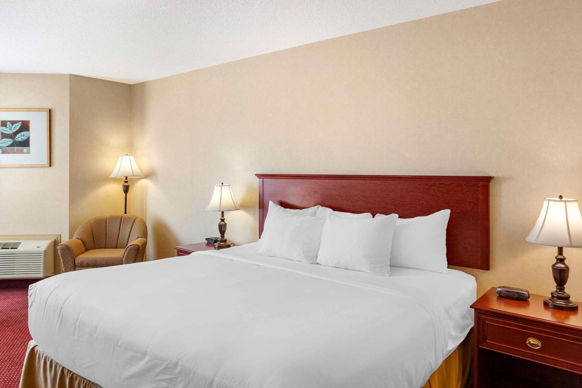 5 Golf Hotels Near Black Gold Svc Ctr Worth Booking in Leduc