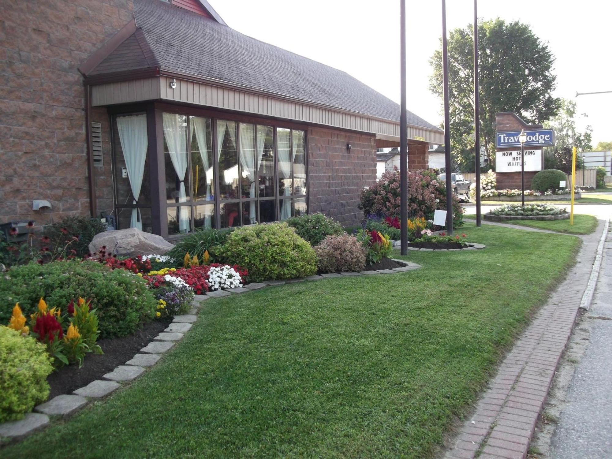 9 Budget Hotels in Muskoka & Algonquin Park Worth Booking